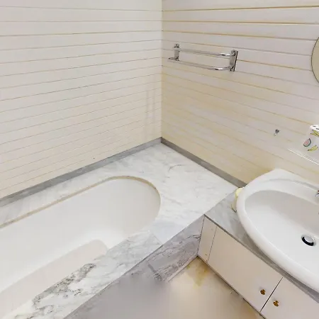 Appartement Grand 3p Climatise Avec Terrasses, Piscine Et Parkings A - Fr-1-196-331 Menton